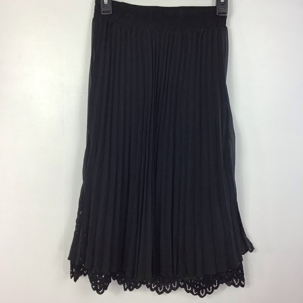INDIBRAND Black Pleated Midi Skirt